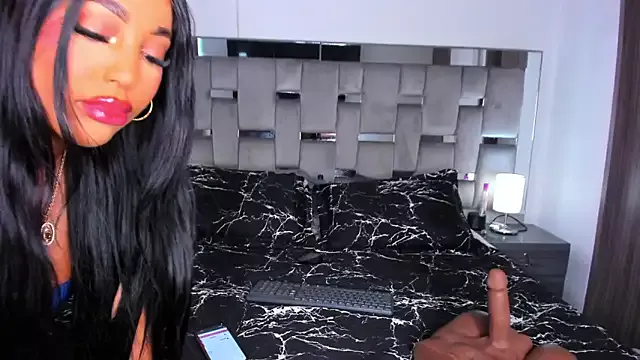 Cammiila on StripChat 