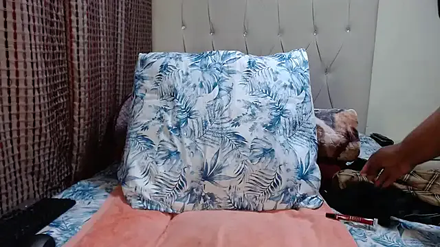 CHOCOLATEDARKBUSTYX on StripChat 