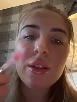 CutieCurvyGirlxo — Pussy flash