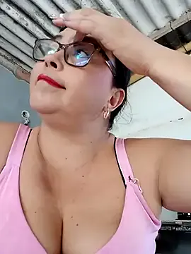 Dirty-Momm-Divorced-Hot — Anal in the forest