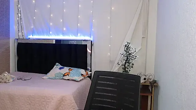 Dolly__moon on StripChat