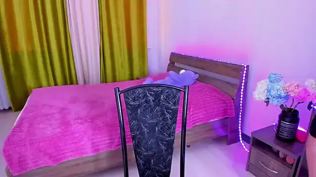 Dollyaa on StripChat 
