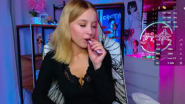 DollyBuoy on StripChat 