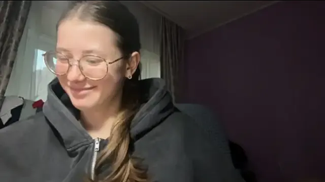 EleanoraDriere on StripChat 