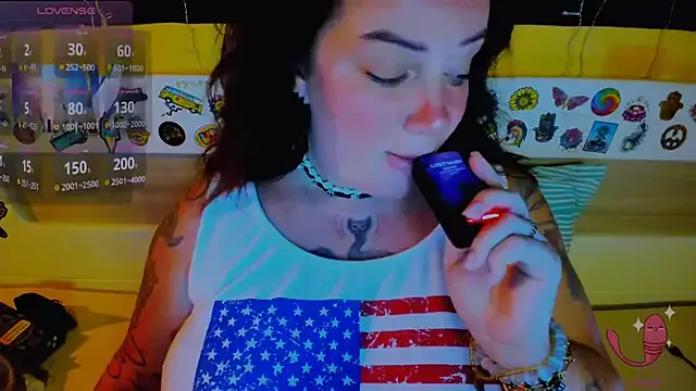 EllieOz on StripChat 