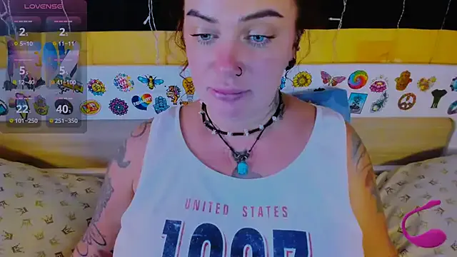 EllieOz on StripChat 