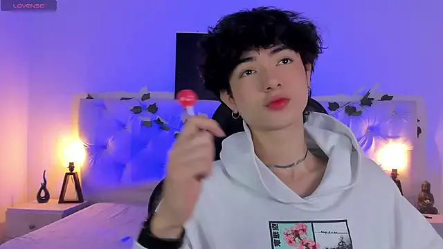 Elliot_younngg on StripChat 