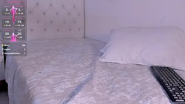 Emma_lorense22 on StripChat 