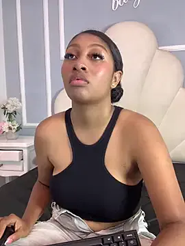 Emmacooperss on StripChat 