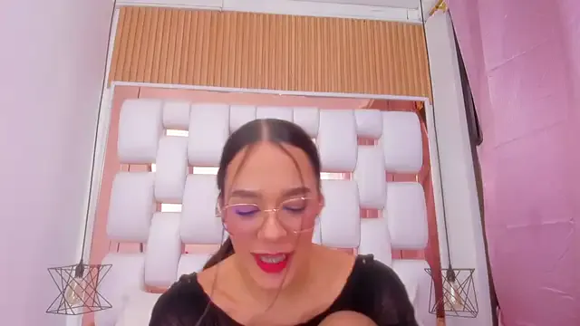 EmmyCruzZ on StripChat