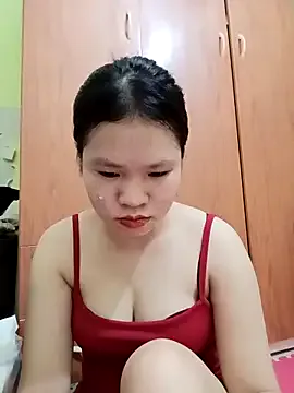 emyeuhss on StripChat 