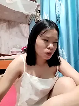emyeuhss on StripChat 