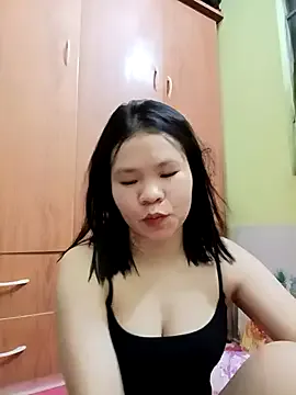 emyeuhss on StripChat 