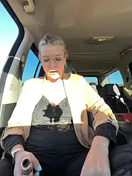 EmyLana — 100 fesses en voiture