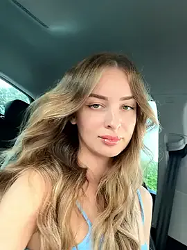 EvieEvans — Rub pussy on cars trailer hitch