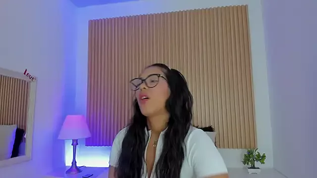 GenesisRuiz on StripChat 