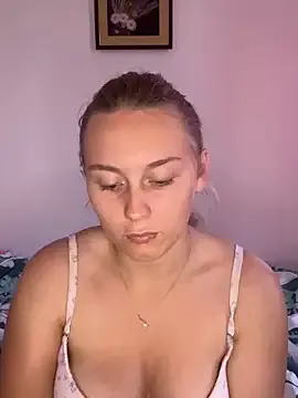 HeiligeJulia — Show my Round Ass In Camera 