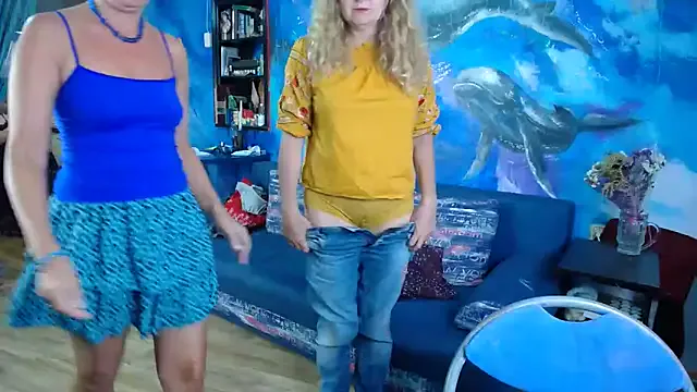 Helen1974 on StripChat 