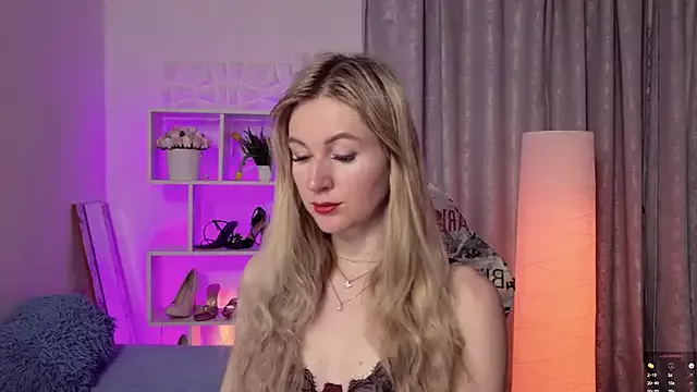 Hello_Lisha on StripChat 