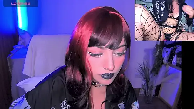 HollyDominic on StripChat 
