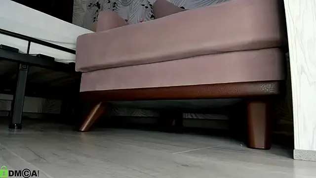 Holy_Silvia — show bare feet