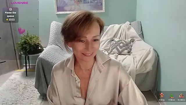 HornyMilf_777 — Air kiss...
