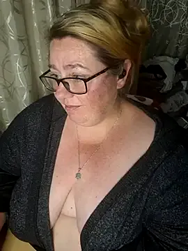 Iceprincess2bad4u — TRIM my PUSSY hair Live