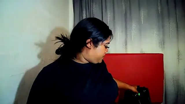 Indian_Lola00 on StripChat 