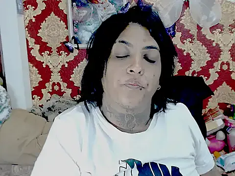 Indiancatz2 on StripChat 