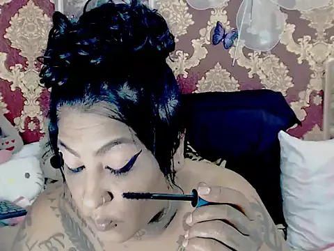 Indiancatz2 on StripChat 