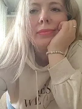 Irina3718 on StripChat 
