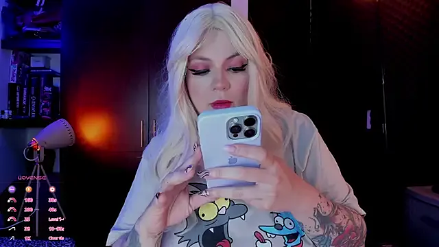 Irinaa_Scarlett on StripChat 