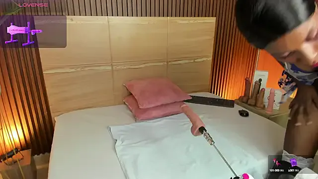 iris_violeta on StripChat 