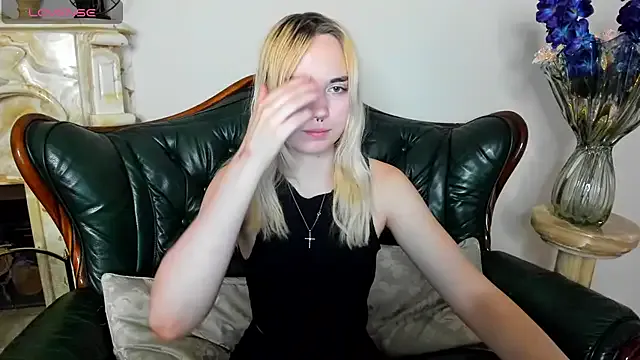 Iriska_mini on StripChat 