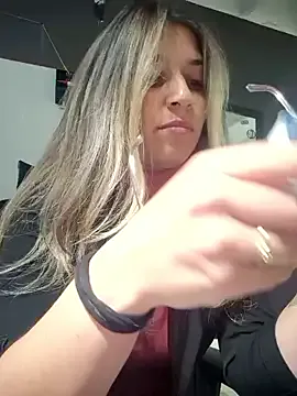 Isabella_Varella — Girl sucks my boobs In public