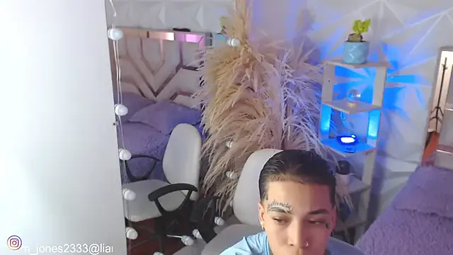 Jonesliam23 — put me in four and masturbates my pussy