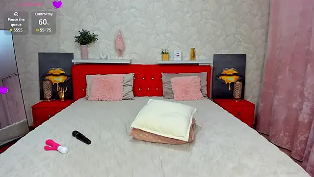 KattyPeachX on StripChat 