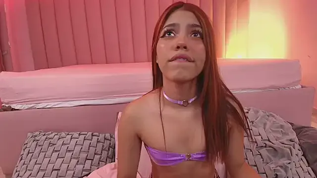KellyOlsenbe on StripChat 