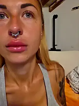 kylie_blck — Pussyfingering+zoom+1Surprise Video