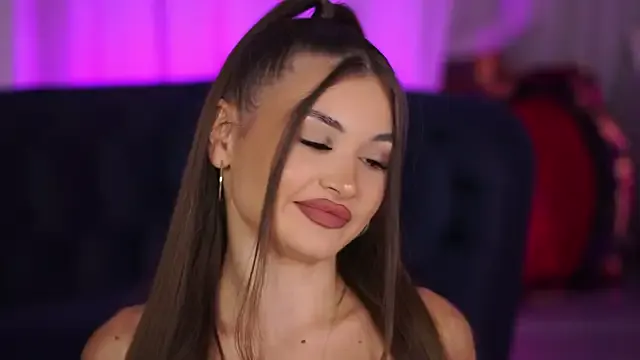 KyssaraPlay on StripChat 