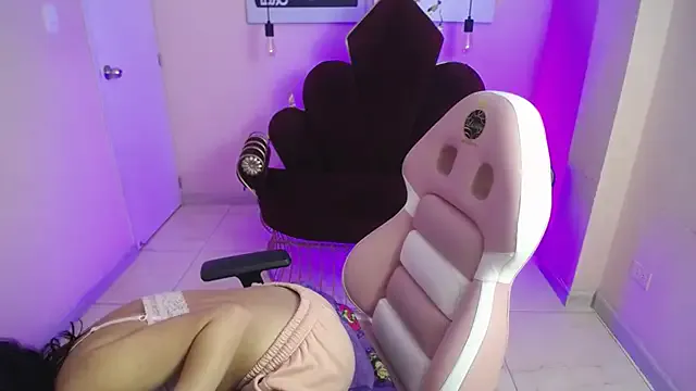 LadyWawy —  Petting & submissive teasing