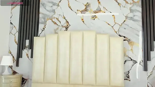 larakrouf on StripChat 