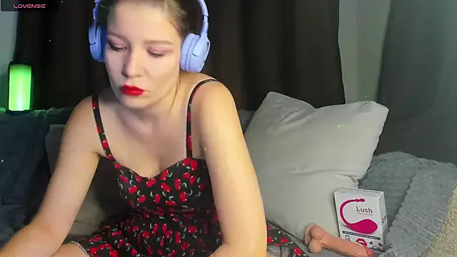 Leila_purr18 on StripChat 
