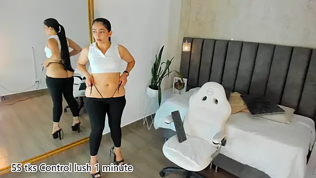 Liinda_Saenz on StripChat 
