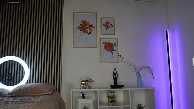 LillyDolls23 on StripChat 