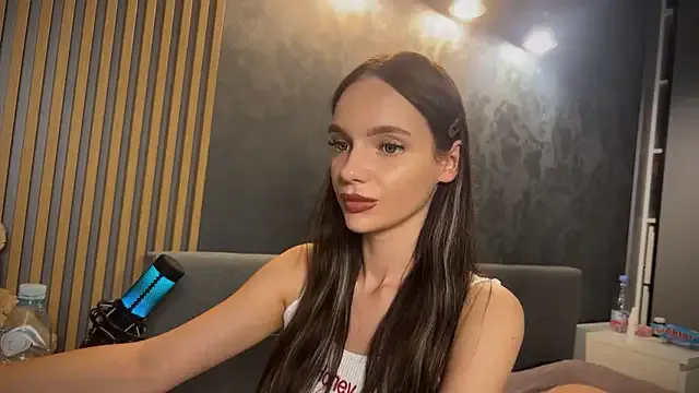litlle_angelll on StripChat 