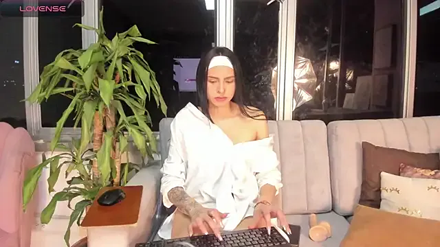 Little__Linda on StripChat
