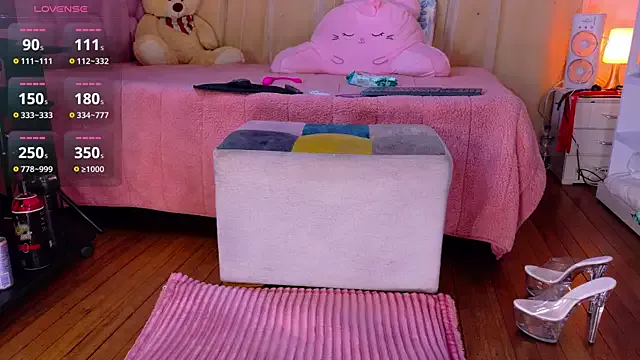 loliswet2 on StripChat 