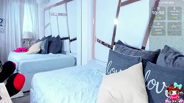 lucyycy — Oil in my ass and spanks :p
