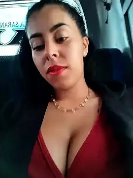 Luianna — Removing bra and stretching nipples in p